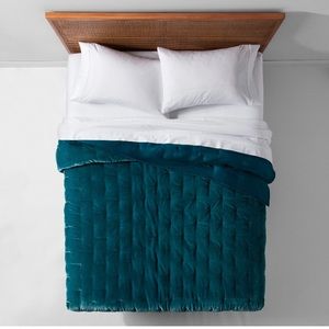 Opalhouse Velvet Tufted Comforter